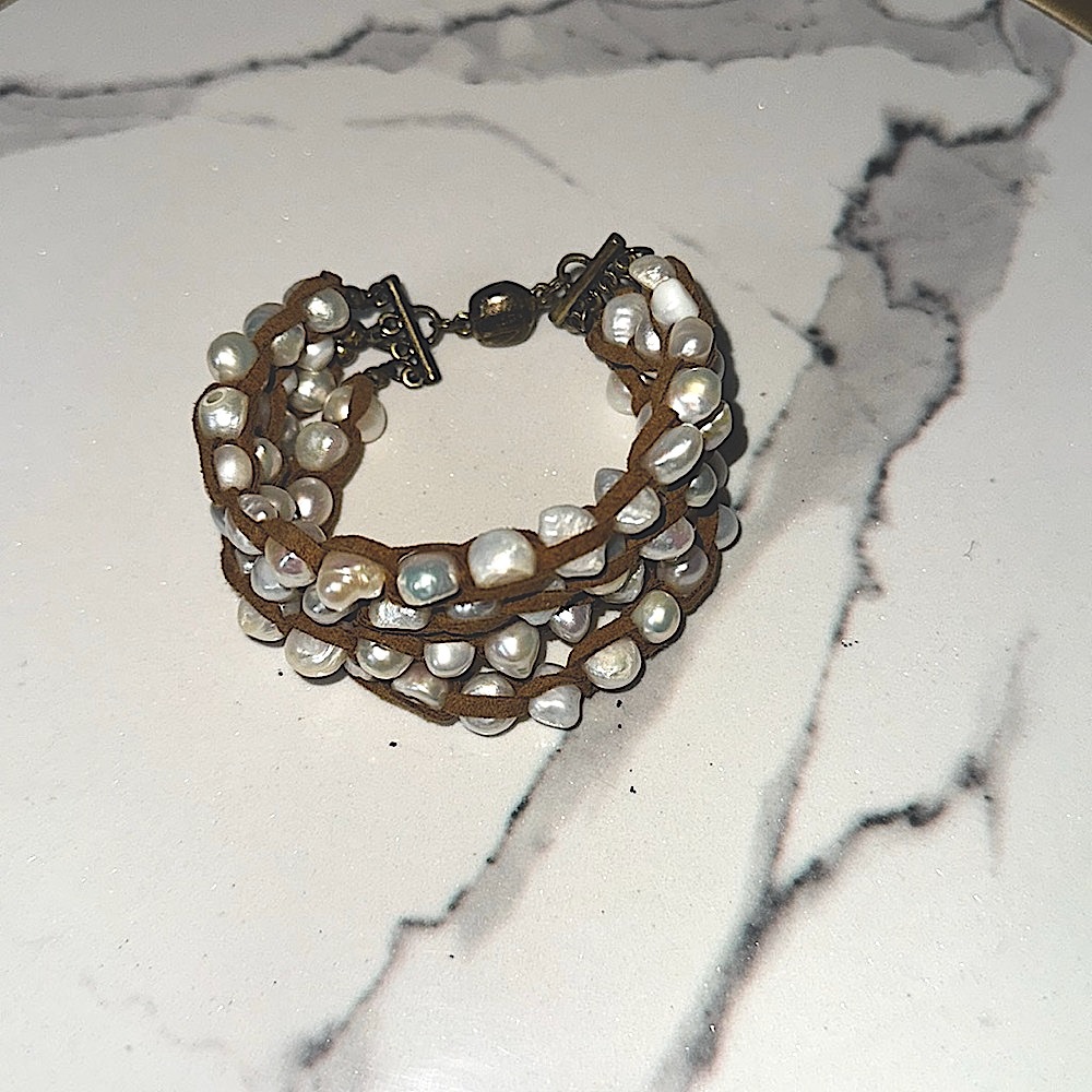 Elegant Pearl and Brown Beaded Bracelet - Picture 8 of 14